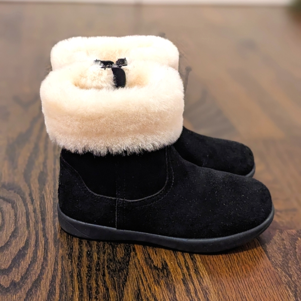 ❣️UGG BOOTS GIRL SIZE 11 BRAND NEW